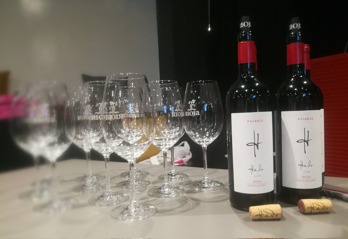 DircomNorte's tweet photo. «Palabras y un vino» una iniciativa para la conversación entre socios y socias sobre #comunicacion y otros temas de interés profesional
#conocedircom https://t.co/184EoCbHeJ