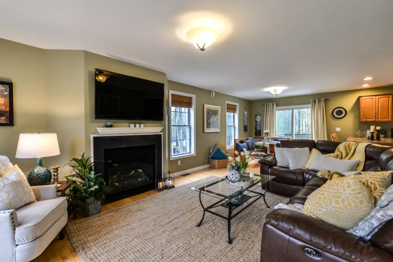 TonyZamoraKW's tweet photo. If you're on the fence about staging your home, read this. #homestaging #realestatetips  https://t.co/usnPNZbiot https://t.co/IpIYqe52yb