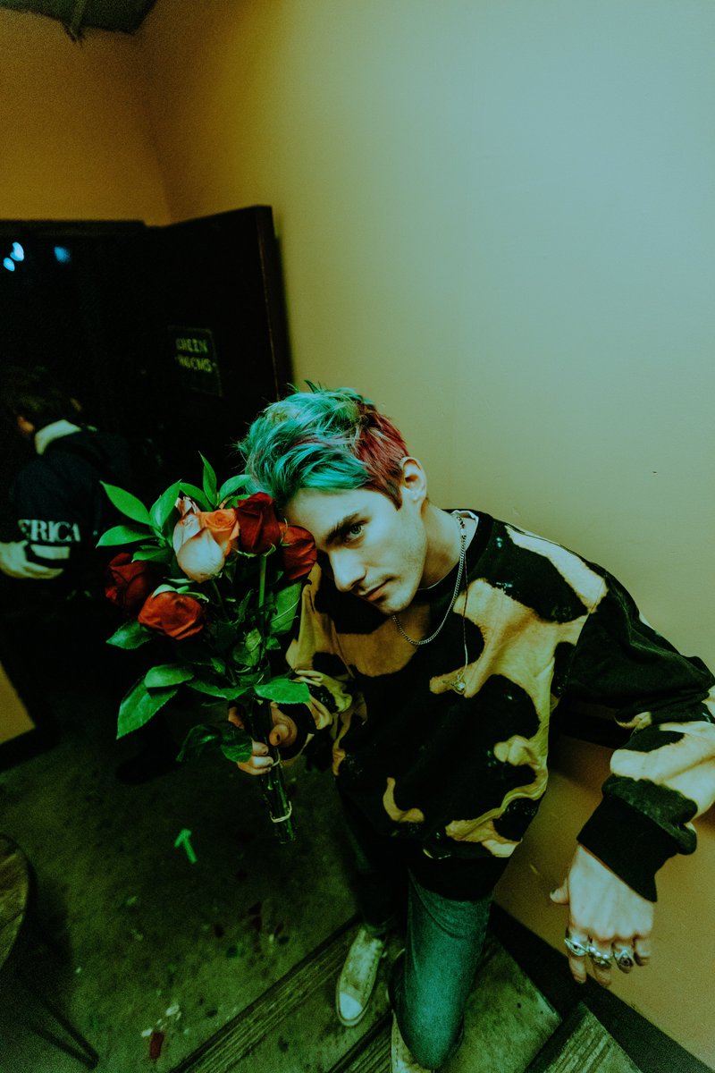 awsten tweet picture