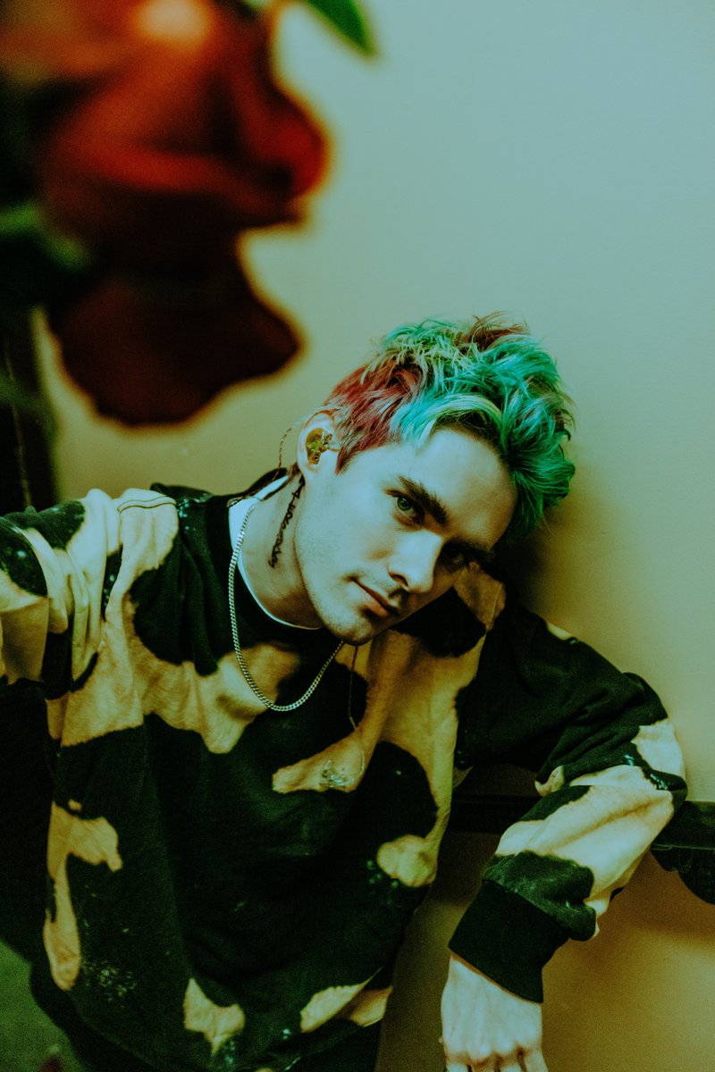 awsten tweet picture