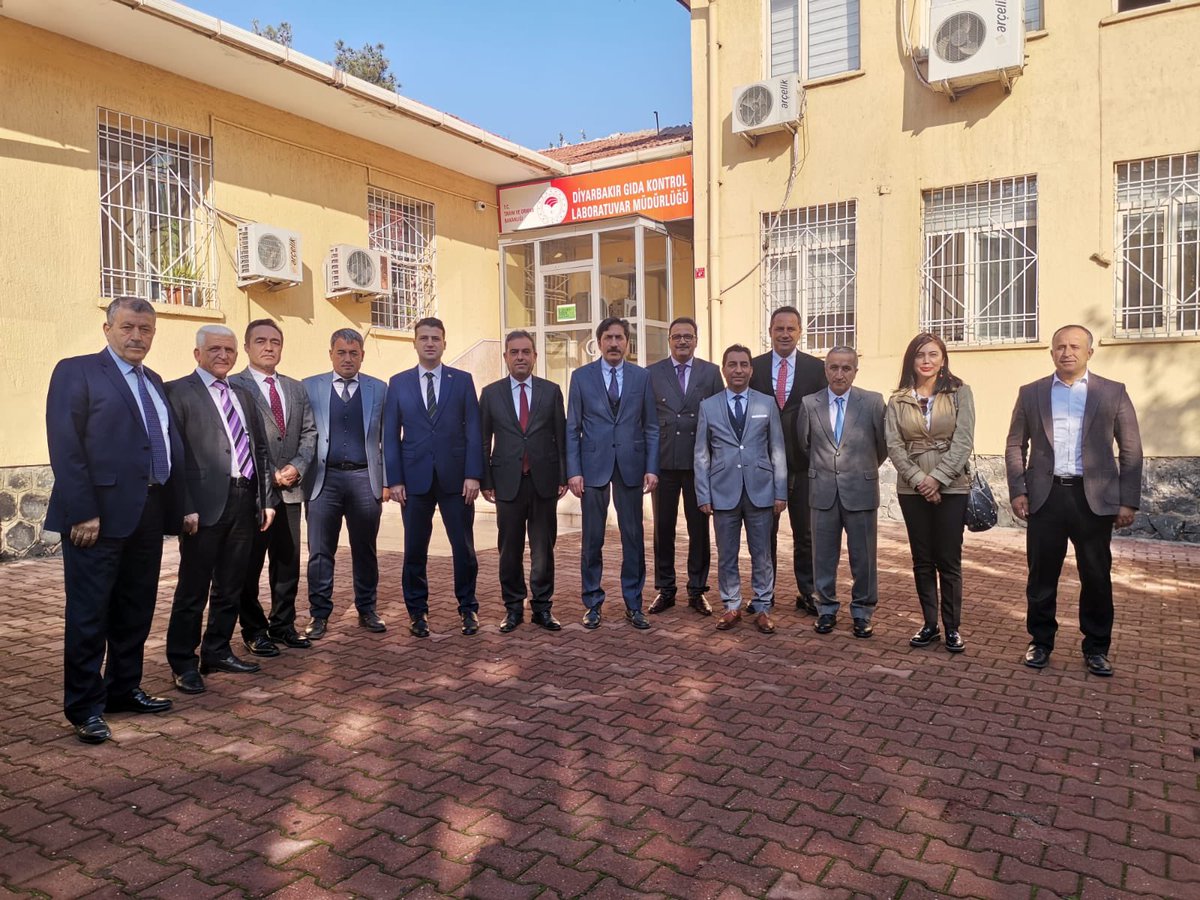 Tarım Bakanlığına bağlı ilimizdeki kurumlarla aylık toplantımızı #Diyarbakır Gıda Kontrol Laboratuar Müdürlüğünde gerçekleştirdik.