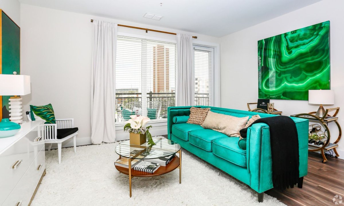 AptHomeLiving's tweet photo. COLOR me HAPPY with this cool and relaxing living space. 🌟
📸: Novel Lucerne - https://t.co/hdY1sT8Kml
733 Main Ln, Orlando, FL 32801
#apartmenthomeliving #apartmentlife #apartmentsearch #apartmentgoals #apartmenthunting #decorcrushing #interior #liveforfun https://t.co/aklsex924w