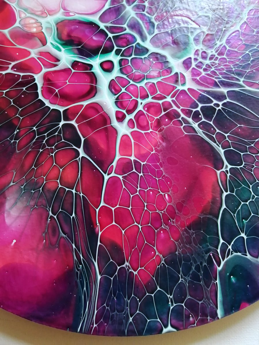 dawnroseart's tweet photo. I've gotten so bad at posting on here, please check out my other platforms for more of my work. If you want to see the making of this pretty piece check out my YouTube channel, link is in my bio 👍 #artwork #youtube #instagram #beenawhile #linkinbio #follow https://t.co/PhMLssRrjn