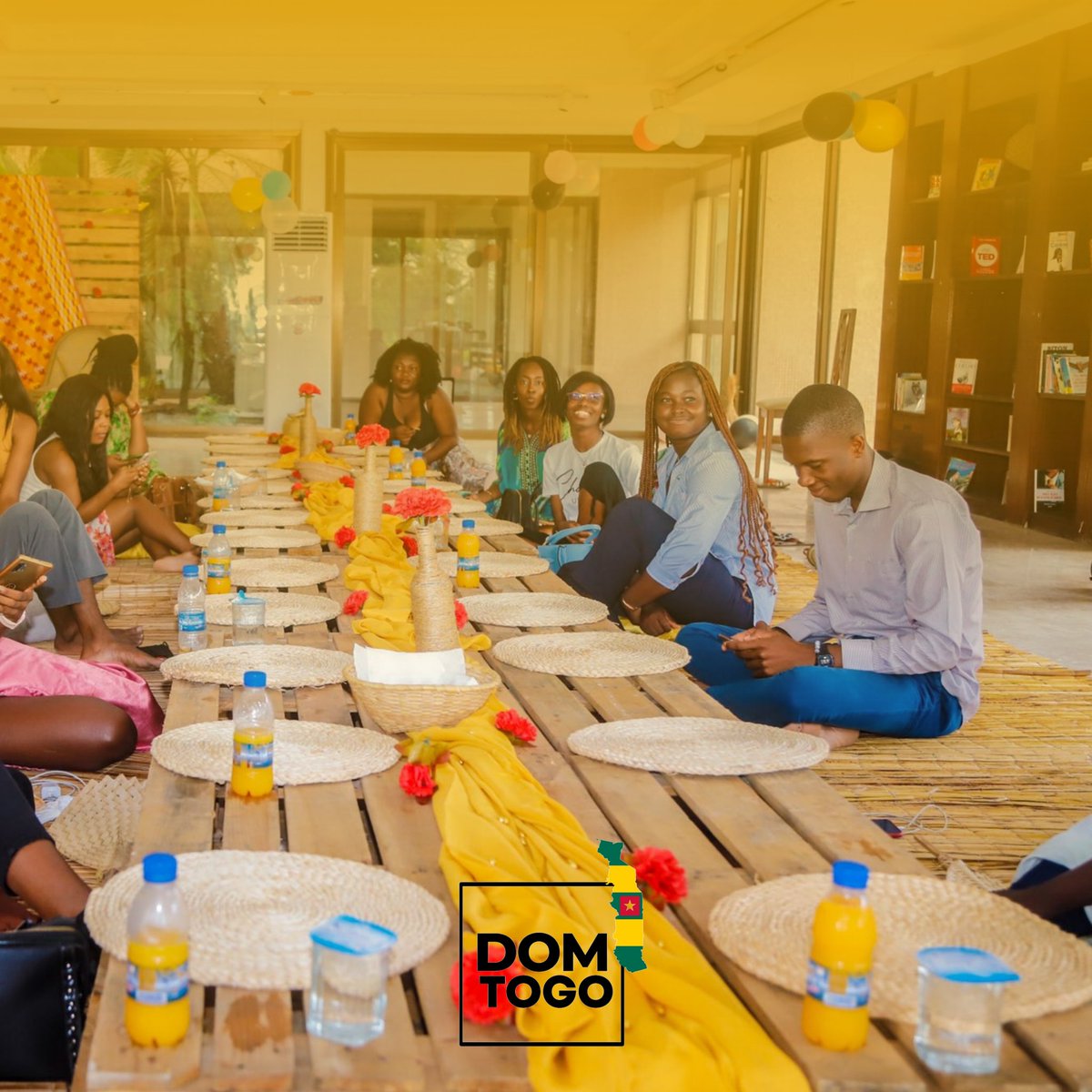 dom_togo's tweet photo. [ #Tendance du jour ] 
Ils ont voulu faire comme ils le sentent et nous trouvons cet anniversaire de mariage intimement intelligent by @StellaAttiogbe à qui nous souhaitons tout le bonheur du monde ♥️
À découvrir 👉 https://t.co/nCCwYblPKW
@ommedias #TgTwittos #lovestorie https://t.co/djz4wDczpM