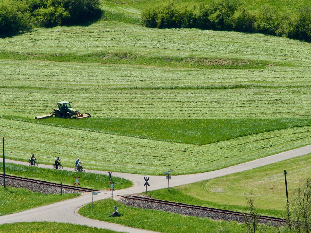 People and Nature (@pan_bes) on Twitter photo A new article from <a href="/BExplo_research/">Biodiversity Exploratories Research</a> shows that the people’s views on society and nature are consistently linked to the ecosystem benefits that they prioritise <a href="/geobiodiversity/">Senckenberg Research</a> <a href="/isoewikom/">ISOE</a> <a href="/goetheuni/">Goethe-Universität</a> <a href="/PeteEcology/">Pete Manning</a> <a href="/Soferl90/">Sophie Peter</a> A new article from <a href="/BExplo_research/">Biodiversity Exploratories Research</a> shows that the people’s views on society and nature are consistently linked to the ecosystem benefits that they prioritise <a href="/geobiodiversity/">Senckenberg Research</a> <a href="/isoewikom/">ISOE</a> <a href="/goetheuni/">Goethe-Universität</a> <a href="/PeteEcology/">Pete Manning</a> <a href="/Soferl90/">Sophie Peter</a>