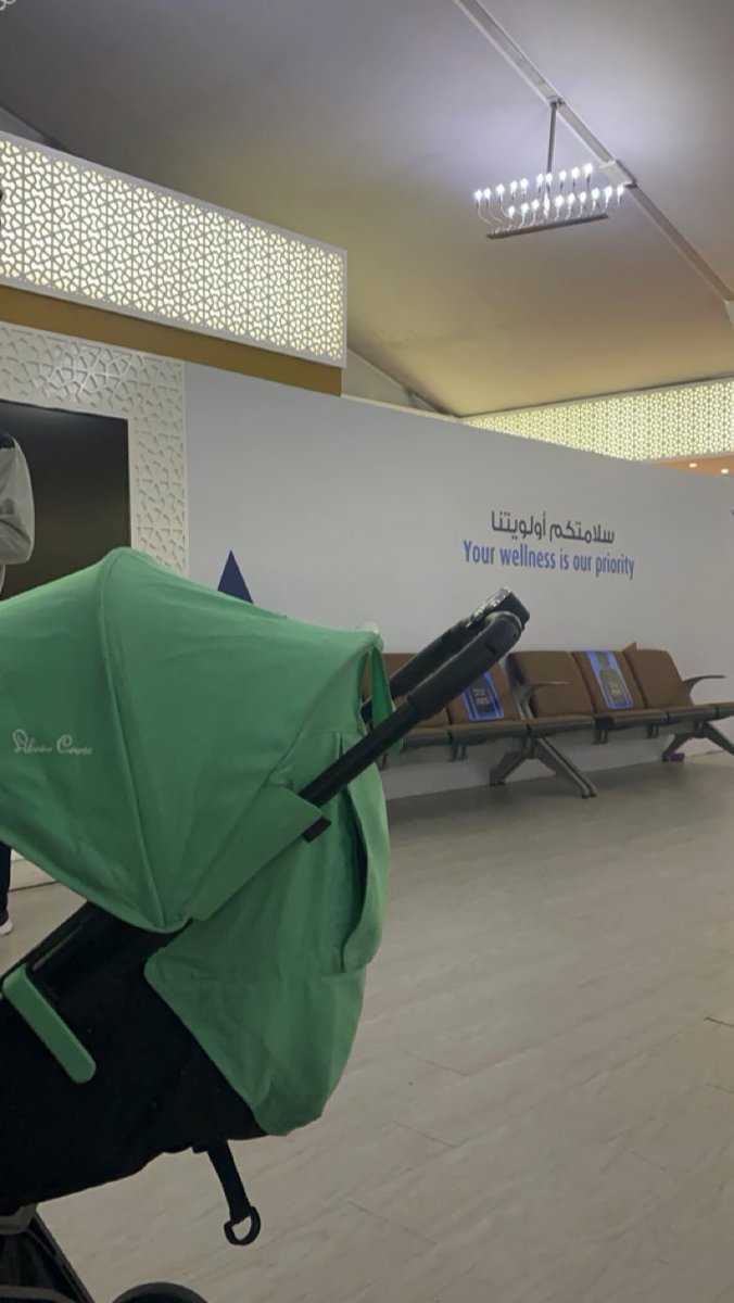 Faro000o7h's tweet photo. مطار بوظبي الصراحه اتفاجات من الاجراءات التعبانه والبطيئة عندي طفلين واتبهدلنا لي مانزلنا من الباص ودخلنا المطار واستلمنا الحقائب @AUH https://t.co/2C9WmnB6c8