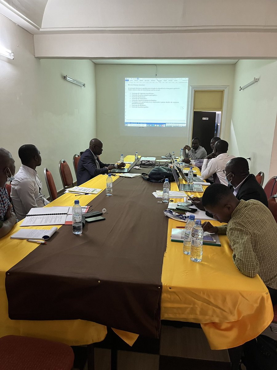 gestion_aa's tweet photo. Les groupes de travail formés lors de la pré-validation ont été reconduits pour cet atelier sous-la modération de docteur @FofanaAlimata4 .
@MamiWataProject @WorldBank @ProgrammeW @GRIDArendal @UNAbjConvention @iki_bmu @Mineddci https://t.co/HZEjPTm5DI