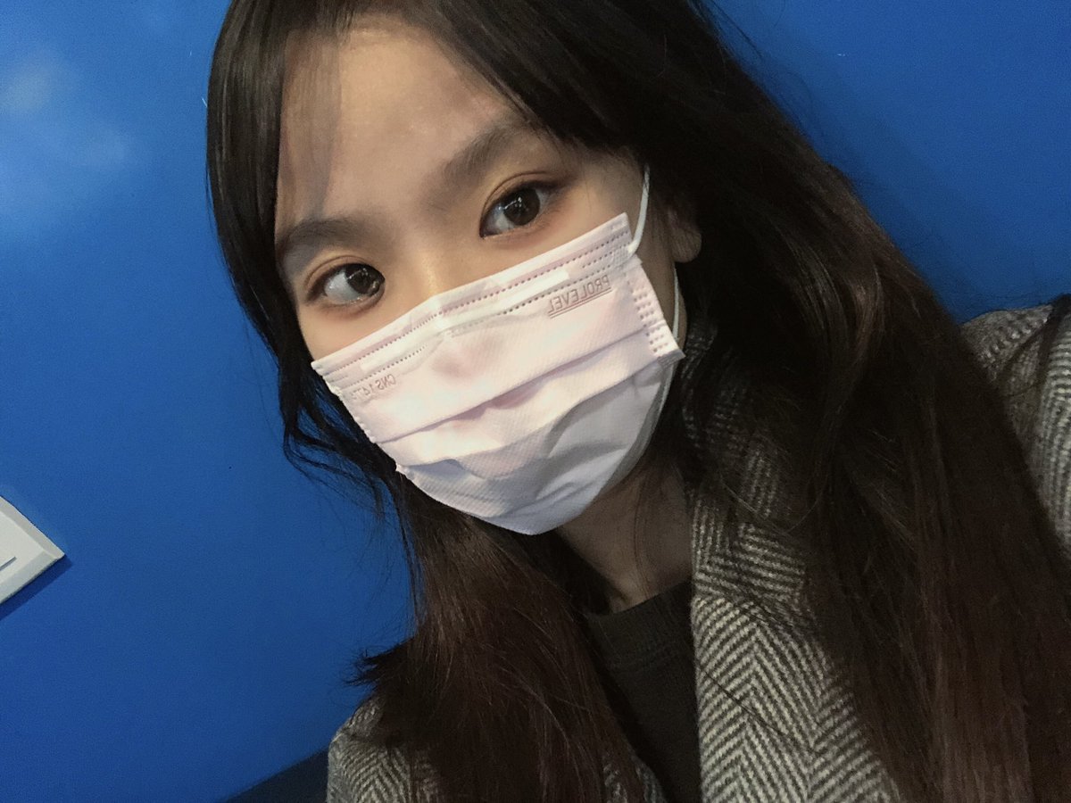 變中分以後都不會拍照ㄌ🥺
好猶豫要不要剪回妹妹頭😔 https://t.co/u28QlVqGBm
