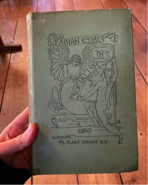 BedalesLibrary's tweet image. Library book of the day: Fabian Essays in Socialism, 1890 (given to the library in 1919) 📗
