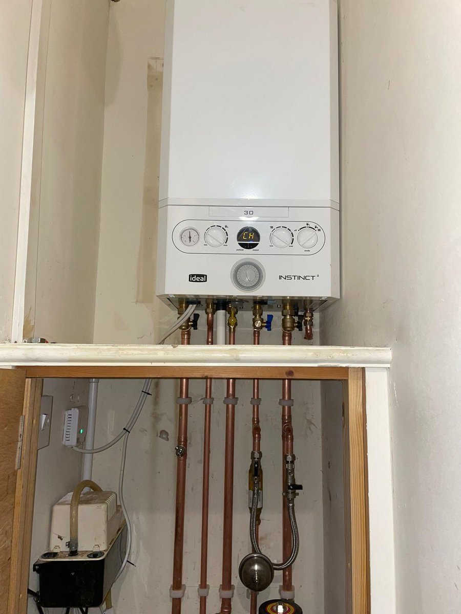 danshoulder04's tweet photo. There’s no stopping @OWKelly23 Ideal Instinct 2 for a Landlord of ours. Nice budget boiler with 5 year guarantee. @Ideal_Deano @idealheating https://t.co/em16Qx1Z7U