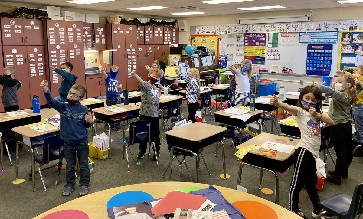 laura_mihalko's tweet photo. Throughout each activity or lesson, our goal is to aim for and “hit” (reach) our daily learning targets! @MV_Knights @JohnZesiger @trtomasko @AshleyMN2014 #MVLearningFocused https://t.co/BQwG11jQXD