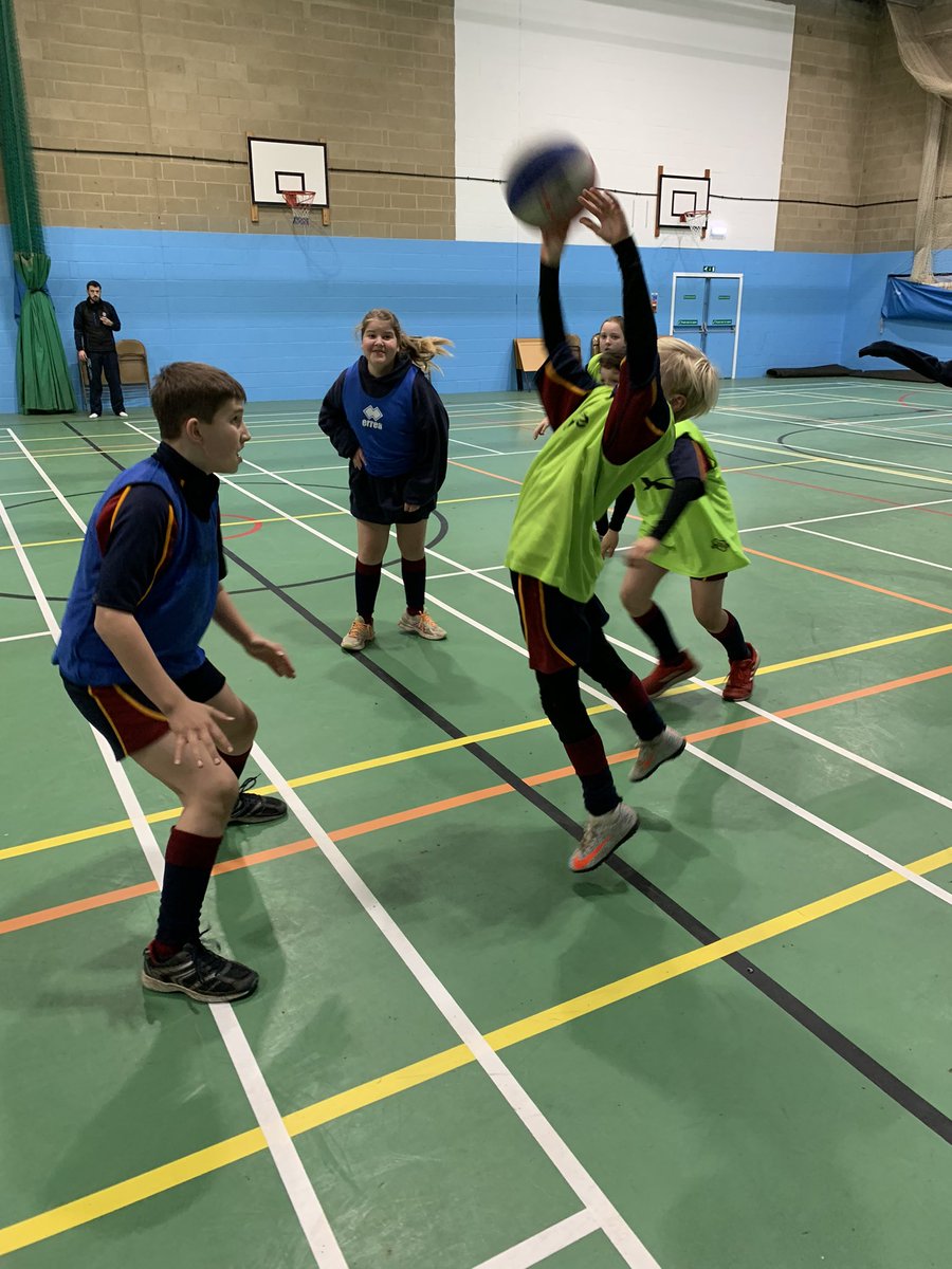 Sharp_Bredon's tweet photo. Year 7 House basketball was great fun this afternoon. A strong 2nd place for the onions. Well done, Sharp. Not sure about this tackle technique from Eddy though!? 🤔 #basketball #BeBredonBeYou #housesport #noncontact https://t.co/qXTw059frg