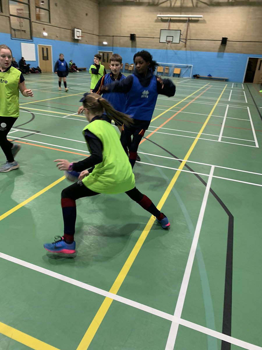 Sharp_Bredon's tweet photo. Year 7 House basketball was great fun this afternoon. A strong 2nd place for the onions. Well done, Sharp. Not sure about this tackle technique from Eddy though!? 🤔 #basketball #BeBredonBeYou #housesport #noncontact https://t.co/qXTw059frg