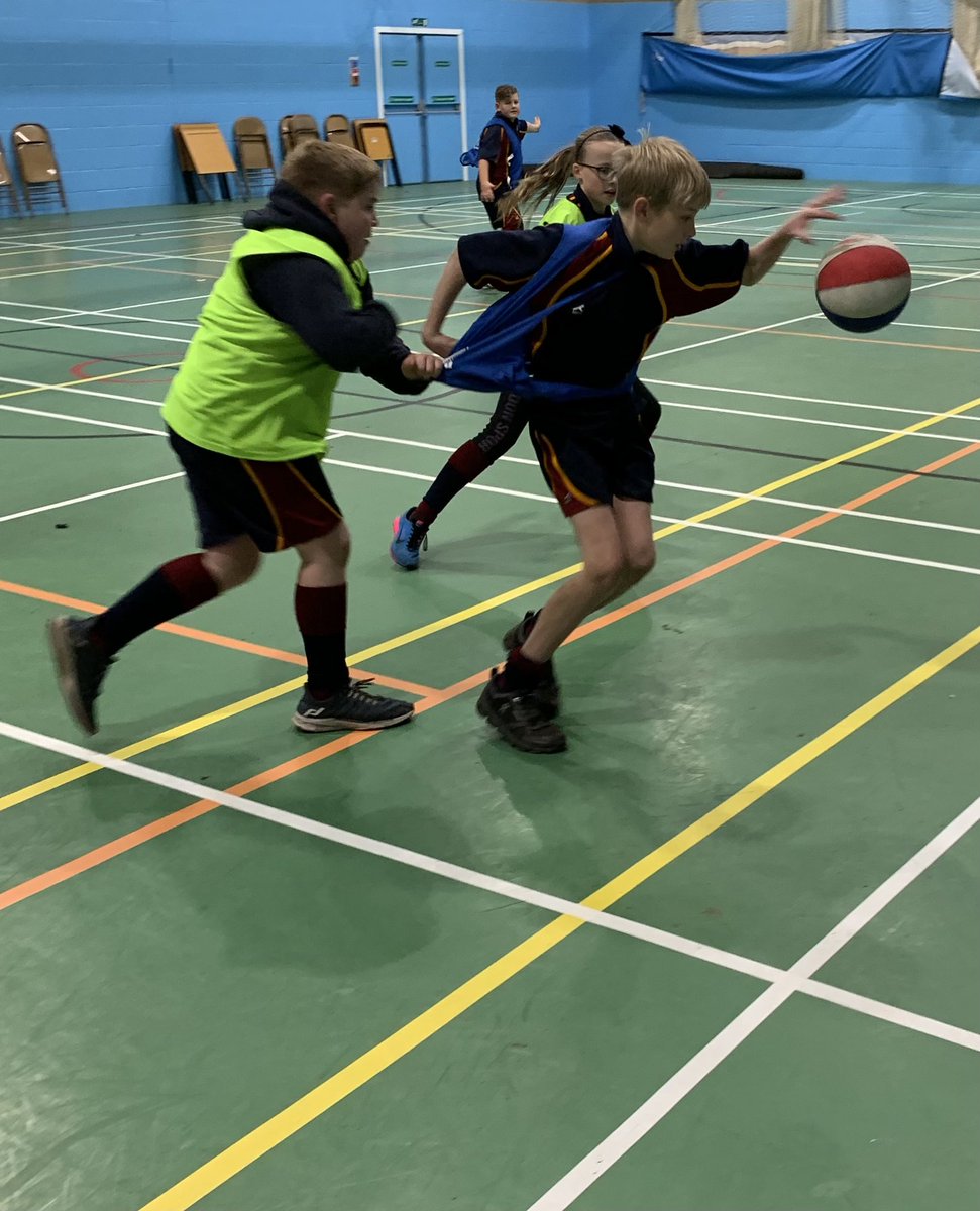 Sharp_Bredon's tweet photo. Year 7 House basketball was great fun this afternoon. A strong 2nd place for the onions. Well done, Sharp. Not sure about this tackle technique from Eddy though!? 🤔 #basketball #BeBredonBeYou #housesport #noncontact https://t.co/qXTw059frg