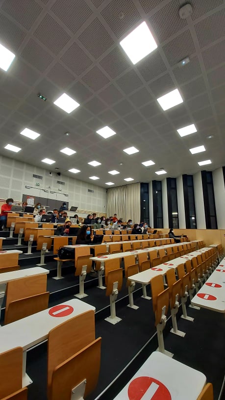 Ce soir dans les séries des conférences #Mondeprofessionnel <a href="/ISIC_MasterDNE/">ISIC_MasterDNE</a> Sébastien Parent, le directeur Relation Client, Développement et Digital @GazdeBordeaux intervient sur son parcours professionnel: de ses débuts dans le marketing jusqu'à sa reconversion en numérique.