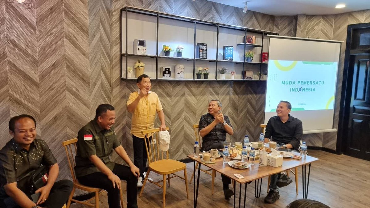 thomafi_arwani's tweet photo. Ngupi2 bareng muda persatuan https://t.co/3aIVUwMFpj
