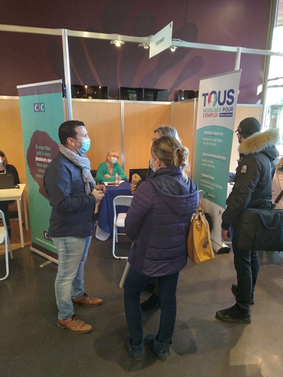 AdillRs's tweet photo. #AvecPoleEmploi, #AmiensDury, ce jour au Salon 24h de l'emploi au Cinéma Gaumont, entreprises et organismes de formation etaient présents pour rencontrer les candidats...@BoucauxLaurent,@LEBEAUAmlie1,@benoitpetit29,@FredericDanel. https://t.co/6orUdVzisi