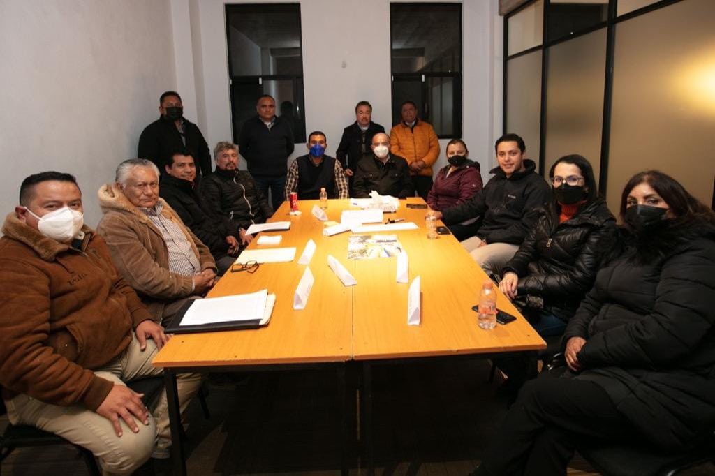 Gob_Zacatlan's tweet photo. Durante sesión ordinaria del Consejo de Administración del Sistema Operador del Servicio de Agua Potable y Alcantarillado de Zacatlán (#SOSAPAZ), se aprobó por unanimidad el cambio del responsable del área y se nombró como encargada a la arquitecta Alejandra Hernández Ibáñez. https://t.co/xcGDrkxrp4