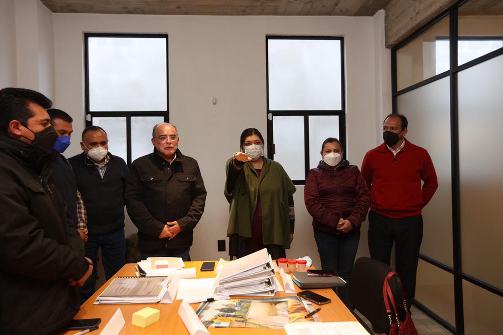 Gob_Zacatlan's tweet photo. Durante sesión ordinaria del Consejo de Administración del Sistema Operador del Servicio de Agua Potable y Alcantarillado de Zacatlán (#SOSAPAZ), se aprobó por unanimidad el cambio del responsable del área y se nombró como encargada a la arquitecta Alejandra Hernández Ibáñez. https://t.co/xcGDrkxrp4