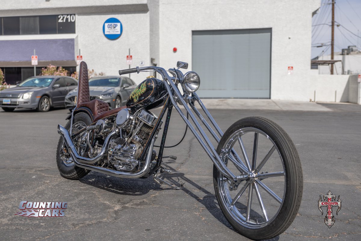 CountsKustoms's tweet photo. Kona Gold turned out incredible! What an amazing moment it was to see Jimmy's chopper ridden out by his son, Shannon! Did you catch Wednesdays episode? Tell us below! #countkustoms #countingcars #lasvegas #history https://t.co/S6CmtovyIf