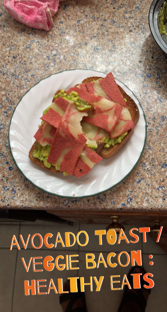 juju_laveau's tweet image. Good afternoon tweeties and tweeters Trying this healthy crap again #keepmeaccountable so I had oatmeal and avocado/ (pear) for all my yardies with veggie bacon and whole wheat toast why wait till the new year start now