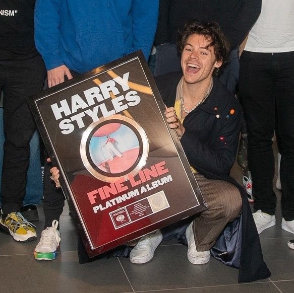 sweetcreaturebk's tweet image. FINE LINE salió en 2019 y es uno de los álbumes más reproducidos, sin tener ninguna colaboración o remix ha ganado miles de premios y hoy ha sido nominado a en la categoría "Best Immersive Audio Album Nominees" en los Grammys 
Harry es tan exitoso !!!
PROUD OF HARRY