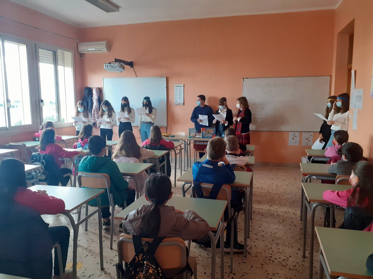 GasperiIc's tweet photo. Ecco il nostro "Pomeriggio mitico"! I ragazzi della scuola secondaria di primo grado presentano storie e personaggi dell'antica Grecia. #orientamento https://t.co/QvXrbNv9rL
