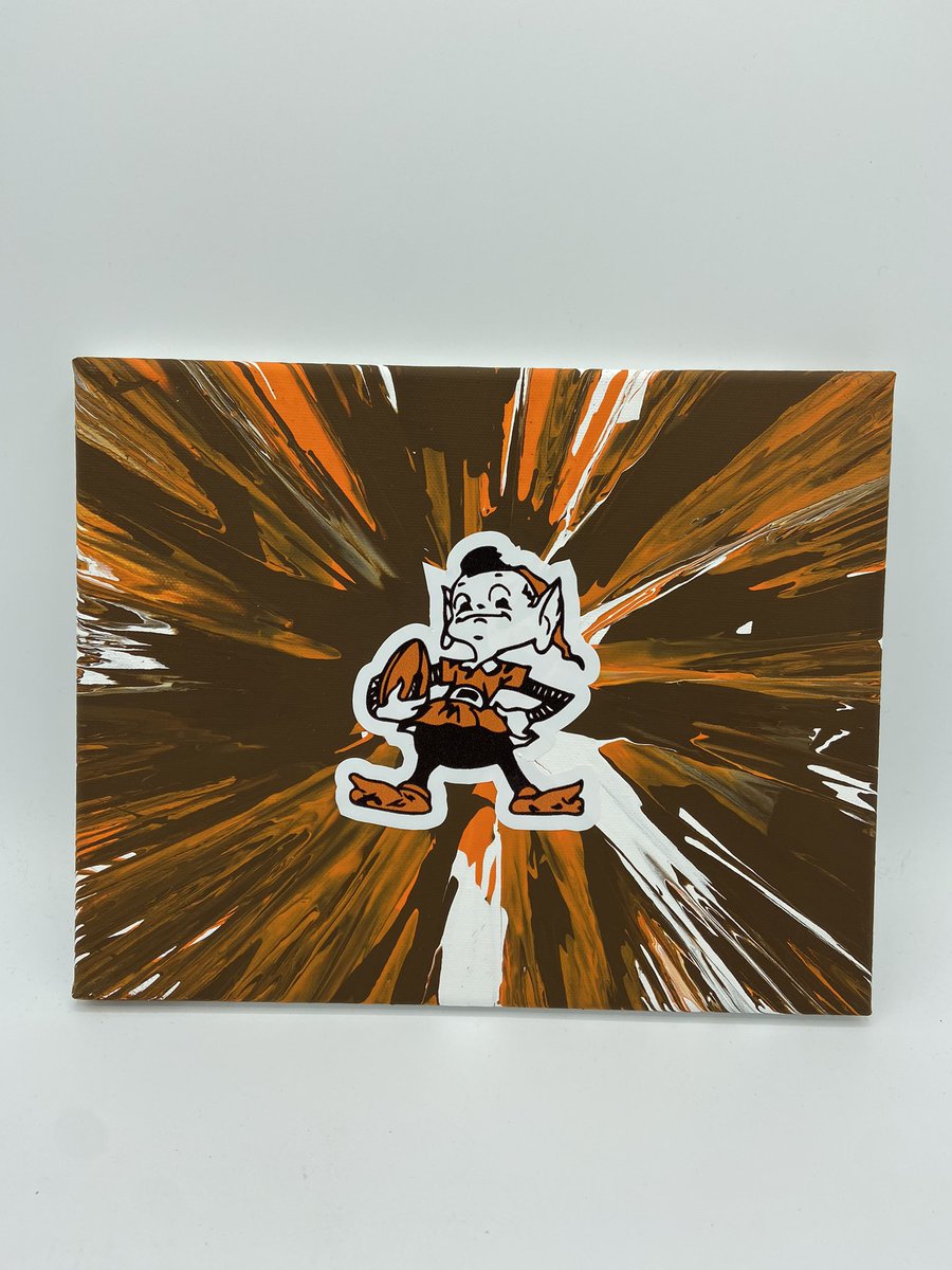 KyleMudger's tweet photo. Hello everyone, I have recently started making spin art for sports teams &amp; colleges! These canvases are 8x10, I am selling them for $30 CASH ONLY. I am taking requests for teams and canvas size, message me for more details! https://t.co/dfsslpdCLG