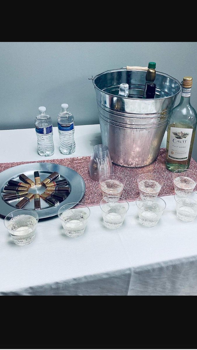 CharmedNR's tweet image. During this  holiday season
 do you want to
Get together w/friends ✔
Get unique items for gifts ✔
Avoid crowds ✔
Spoil yourself a bit😘 ✔
Sounds like our private after hours. #GetCharmed event checks all the boxes.
Message us for details &amp;amp; to book
m.facebook.com/Charmed-Boutiq…