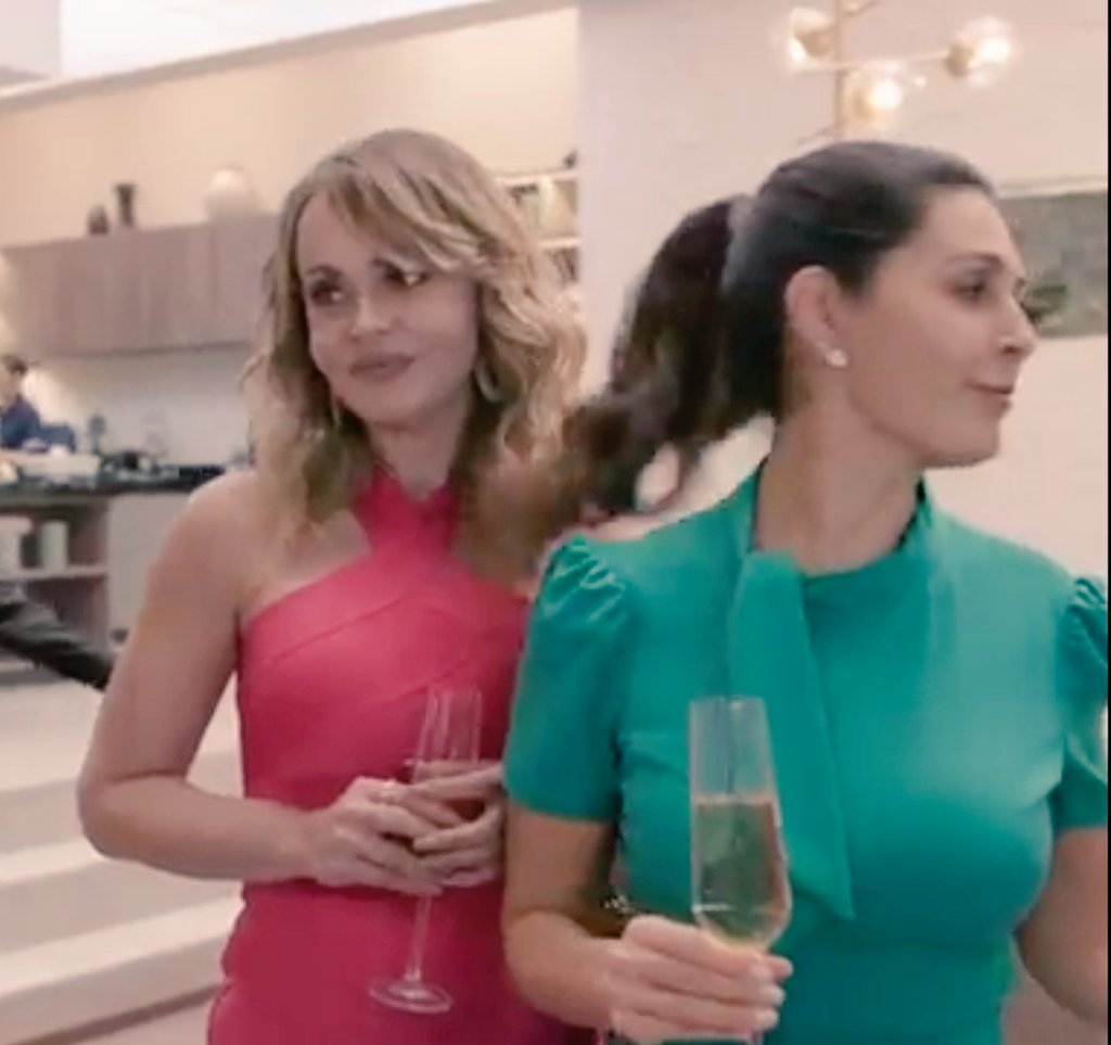 mygirlspanic's tweet photo. @gabyspanic #SiNosDejan
#FedoraMontelongo #GabySpanic #Capitulo01 https://t.co/BSBbBUGuZf