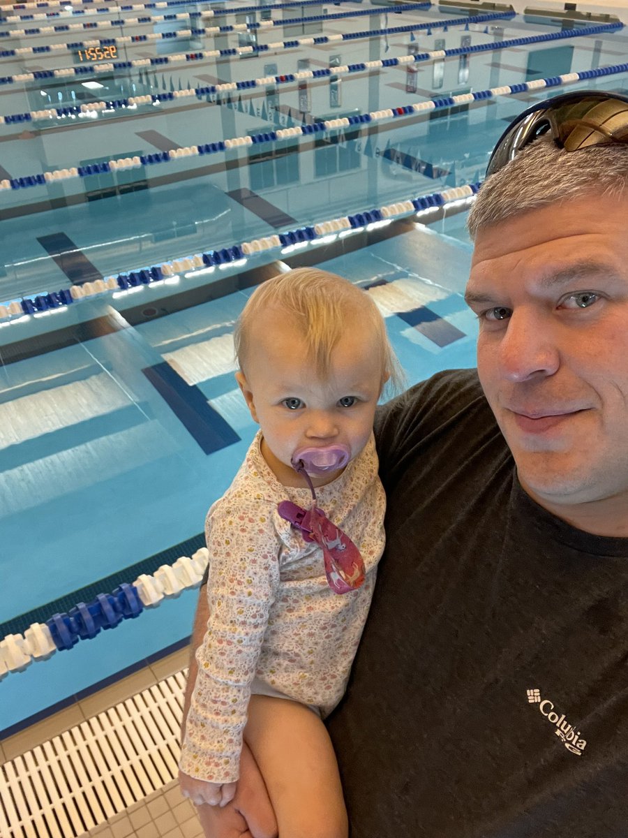 CoachKrisJ's tweet photo. Working hard cause dad says I gotta pay for my own college #futureswimmer #teachthemyoung https://t.co/hBXHGfIXDm