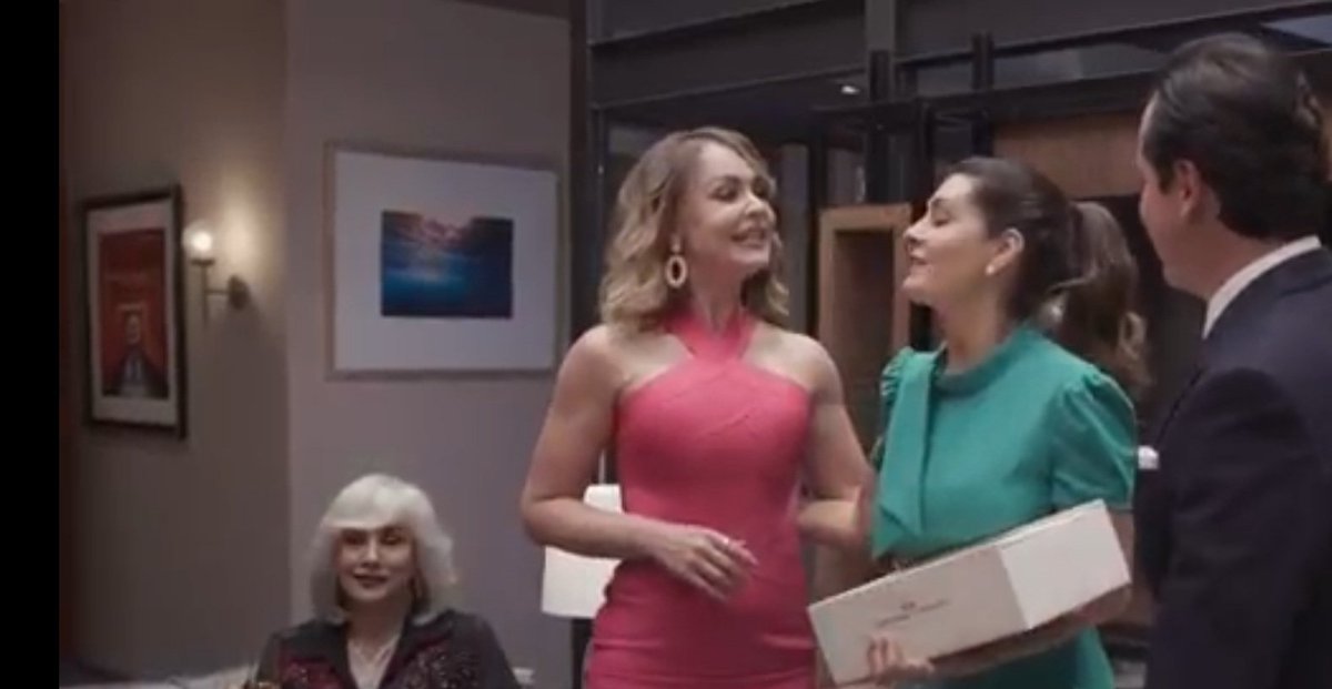 mygirlspanic's tweet photo. @gabyspanic #SiNosDejan
#FedoraMontelongo #GabySpanic #Capitulo01 https://t.co/EY1rTcljzA