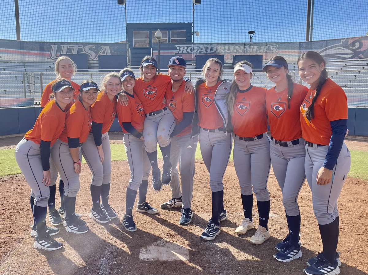 Last scrimmage of the fall is taken by the Orange team 7-4. Safe travels home for the holidays and we will be back at it in the spring! Have a happy Thanksgiving! 🦃🍽