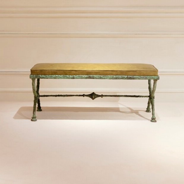 SothebysFr's tweet photo. #AuctionUpdate Le focus se poursuit avec 920,000€ obtenus pour une Banquette, vers 1974, en bronze patiné et garniture de cuir (est. 400,000 - 600,000€) #SothebysDesign https://t.co/zA2j6BJMSK