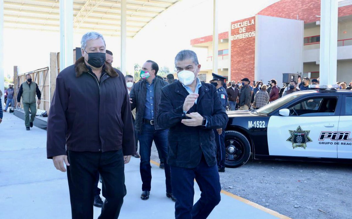 chema_fraustro's tweet photo. Acompañé al Gobernador @mrikelme y al Alcalde @manolojim a la inauguración de la Academia de Policia Municipal, un importante espacio que servirá para la buena formación de las futuras fuerzas policiales de #Saltillo. https://t.co/A8RoRzNytl