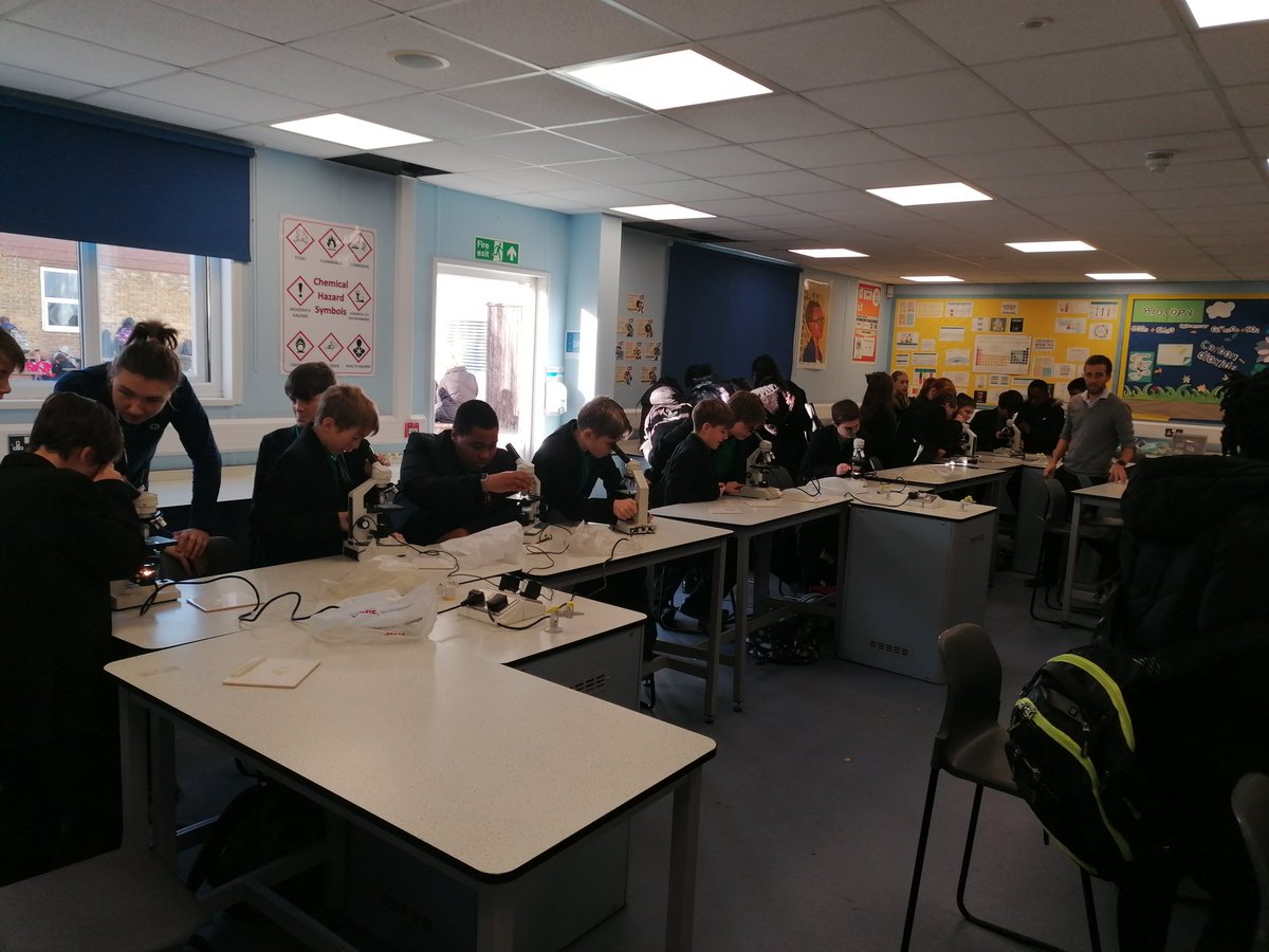 ScienceDep_SHS's tweet image. Another buzzing science club today.  So many enthusiastic children made this busy classroom a pleasure to lead. Thanks to everyone who came along.