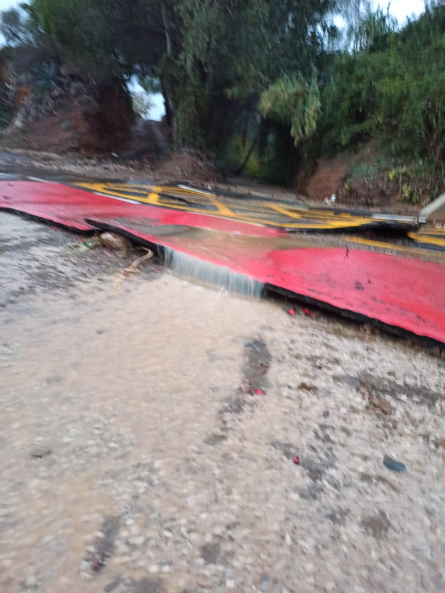 Noaladuplicacio's tweet photo. @Dipta_cat @AjSelvadelCamp
 vam avisar.
Les pluges fan mal. Però la duplicació de la carretera no ha arreglat el problema, sinó que l'ha intensificat. L'aiguat no és excusa: és una realitat que ens trobarem cada vegada més.
Duplicar una carretera és haver-ne de mantenir dues🌱💰 https://t.co/r48R1OQwRY