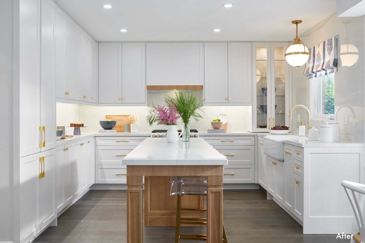 LoveItorListIt's tweet photo. Where do we start?! A bathtub with a view AND a walk in closet… where do we sign? 

For all the details on the products used in last night’s episode check out:

Virtual Tour https://t.co/nyd6LPZlmS

Resource Guide https://t.co/Vf0uB3nfg4

#transformationtuesday #loveitorlistit https://t.co/yxb5nNvghc
