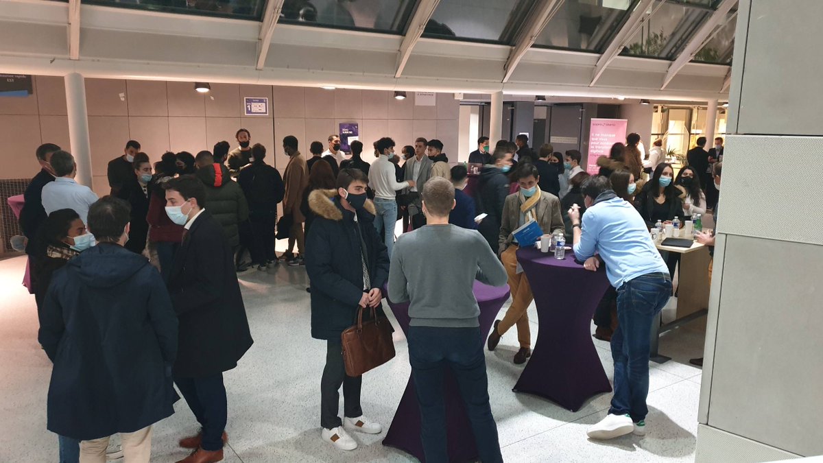 poledevinci's tweet photo. L'alumni fair, c'est maintenant 👏
Les étudiants des trois écoles du Pôle Léonard de Vinci viennent networker avec les alumni 😎
#iim #esilv #emlv #grandesecoles #alumnifair #alumni #networking #parcoursup https://t.co/6ANP0ZvrpV