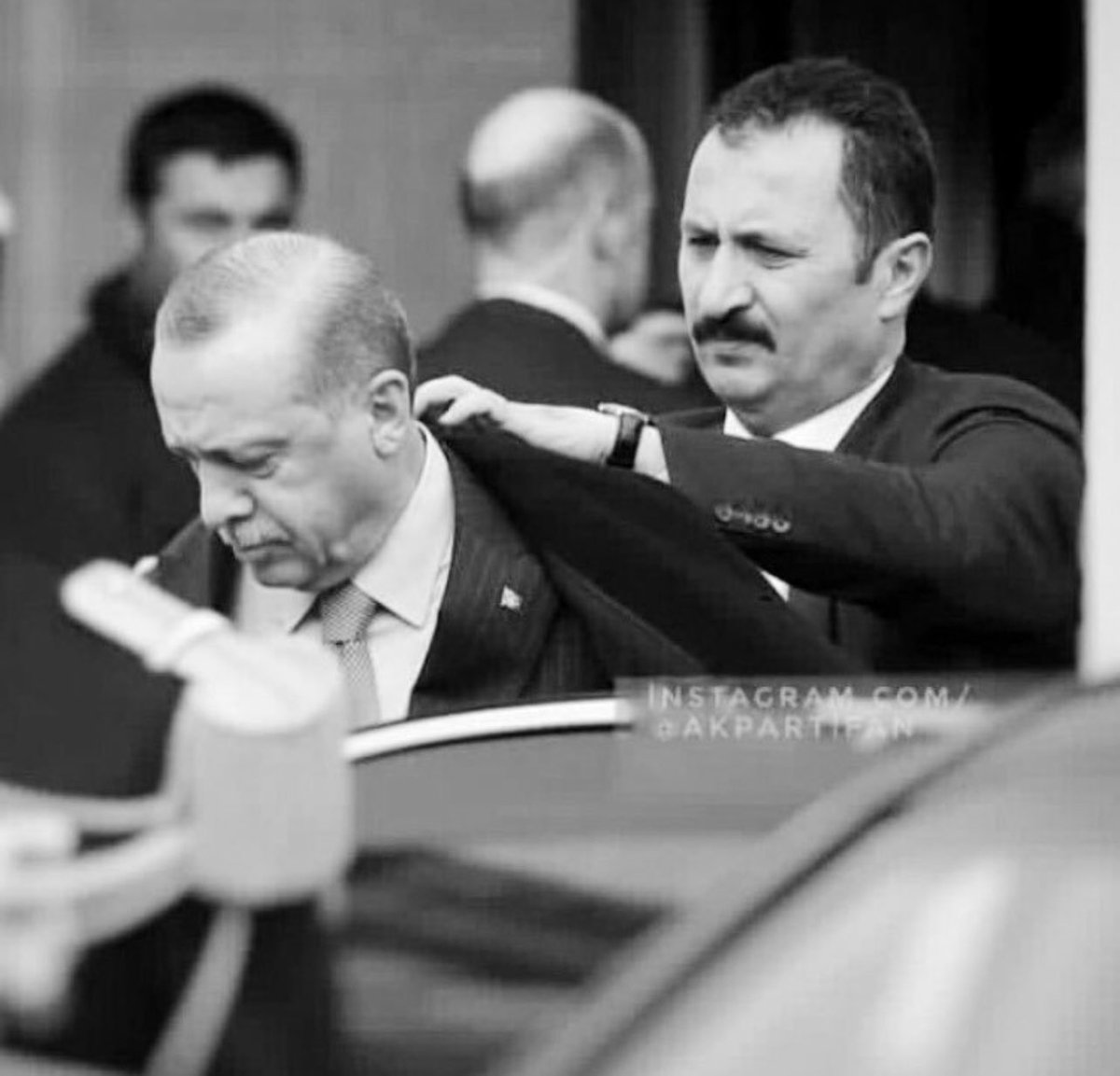 Bizi bu cendereden de çıkaracak başka adam tanımıyorum. Ölümüne reis.
  #DevletiminYanındayım