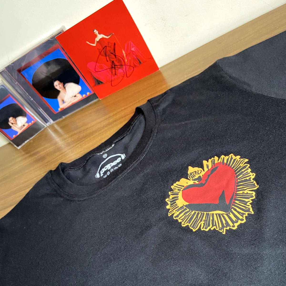 lojapopee's tweet photo. E pra comemorar a indicação da RAINHA Selena ao #GRAMMYs, que tal uma blusinha da era #Revelacion? 🤪❤ 

https://t.co/FxtzAM0IvS https://t.co/GnM9kTApSf