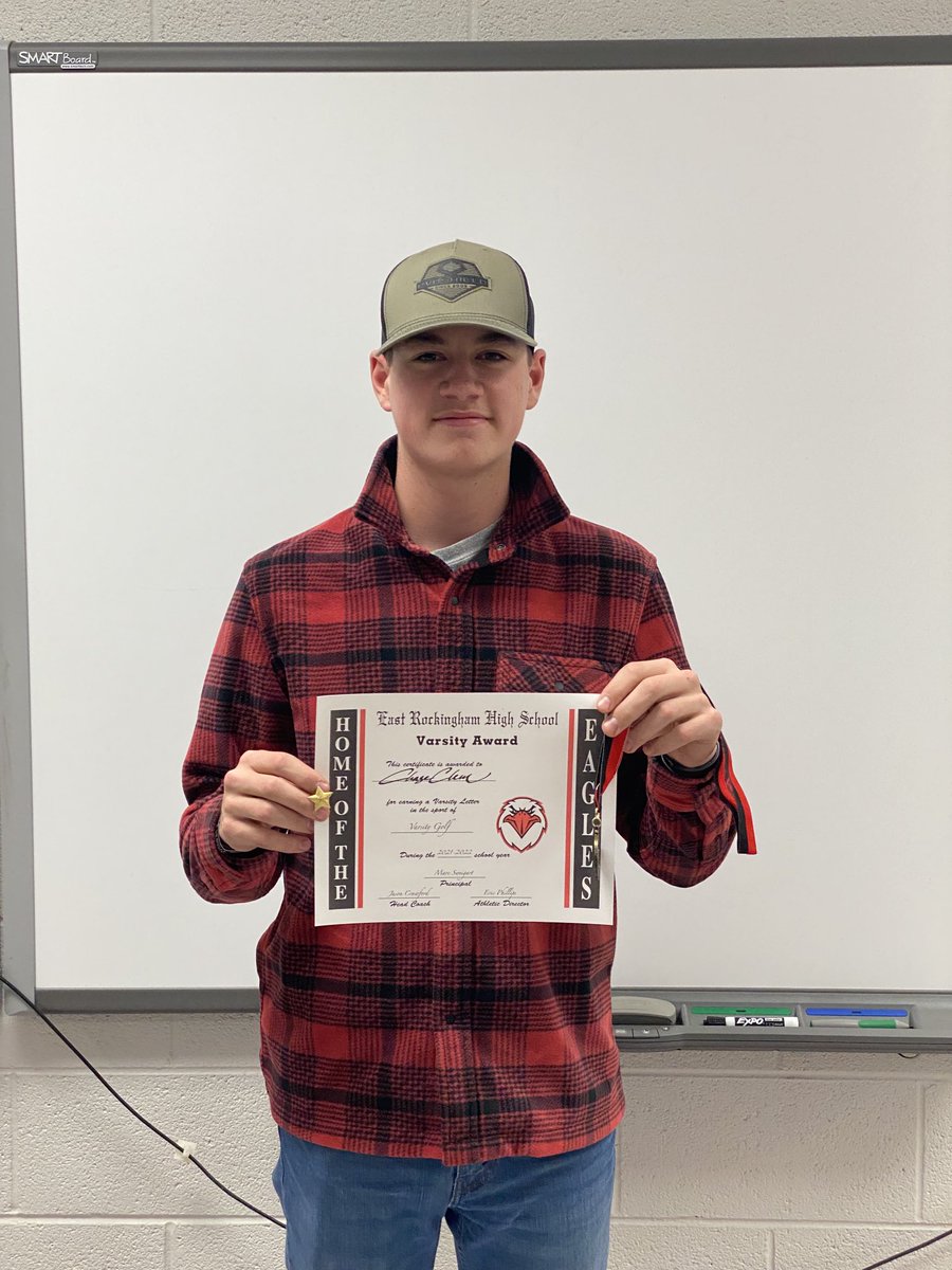 erhsgolf's tweet photo. Congratulations to Chase Clem (MVP award) and Isaac Kriel (Sportsmanship award) for earning golf season awards last night. https://t.co/QGPniTNC2W