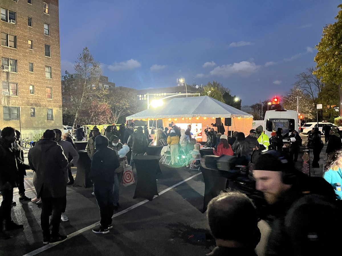 NNickPerry's tweet photo. It might be a bit cold, but we couldn’t let the birthday of @bkbmg pass without celebrating it East Flatbush style at Flatbush Gardens. We continue pray for your family and friends who mourn your untimely death. #MichaelKWilliams https://t.co/egpZukhj9h