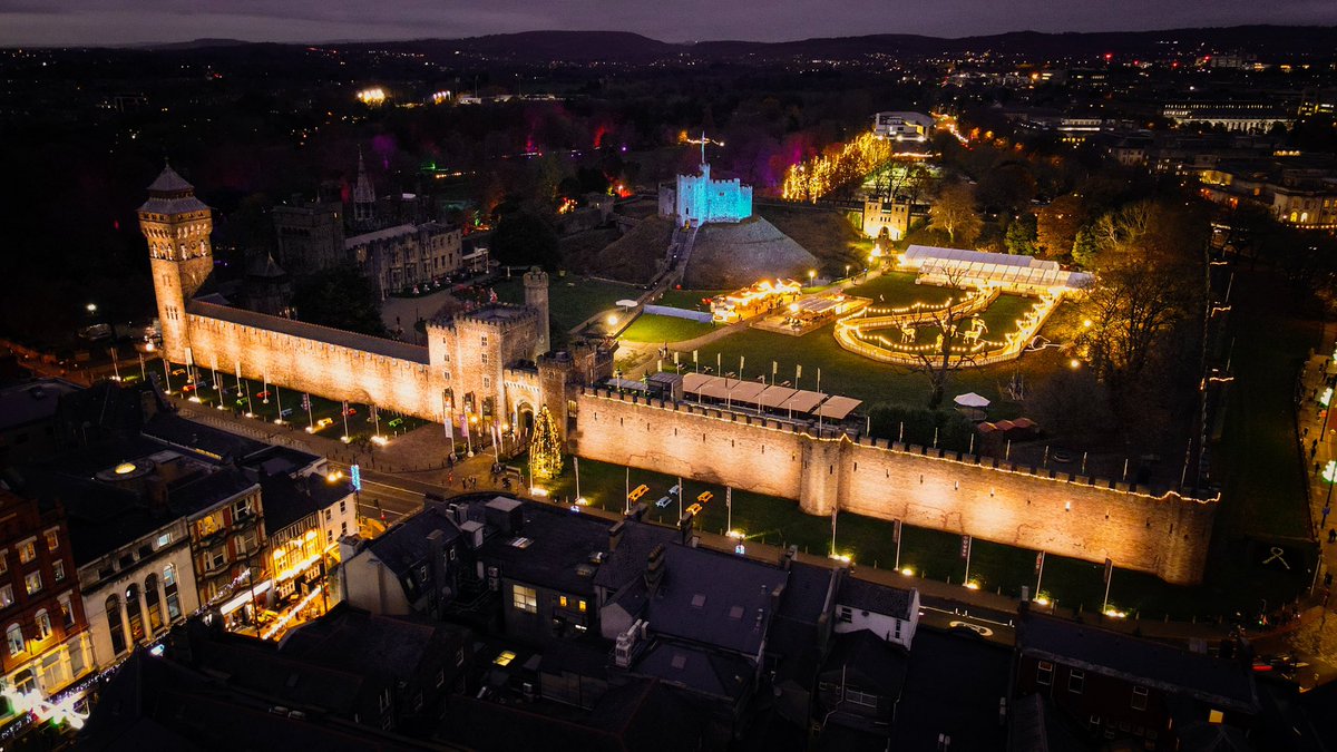 itsoncardiff's tweet photo. How lush does Cardiff Castle look 
🏰😍 https://t.co/kT9pSk8tps