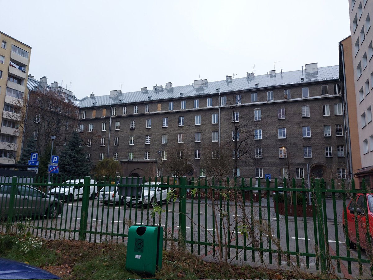 WarszawskiBlog's tweet photo. Osiedle tanich mieszkań Wawelbergów🏠 Cheap flats from family Wawelberg🏠#Wawelbergowie #osiedletanichmieszkań #historia #przeszłość #Ludwiki1 #Czyste #Wola #Warszawa #cheapflats #history #past #Warsaw https://t.co/60l52K6G1K https://t.co/fxbZF7iUgz