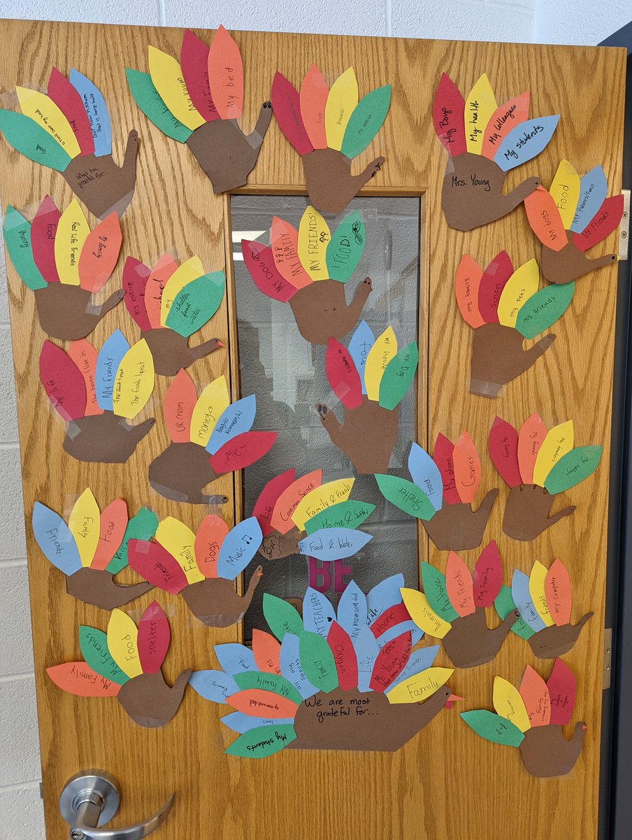 YoungrenYoung's tweet photo. Advisory students and I went old-school celebrating what we are thankful for!!🦃 #mystudentsarethebest #thankful @FCPSLBSS @TeriHampton1913 https://t.co/bY1HhfHtE8