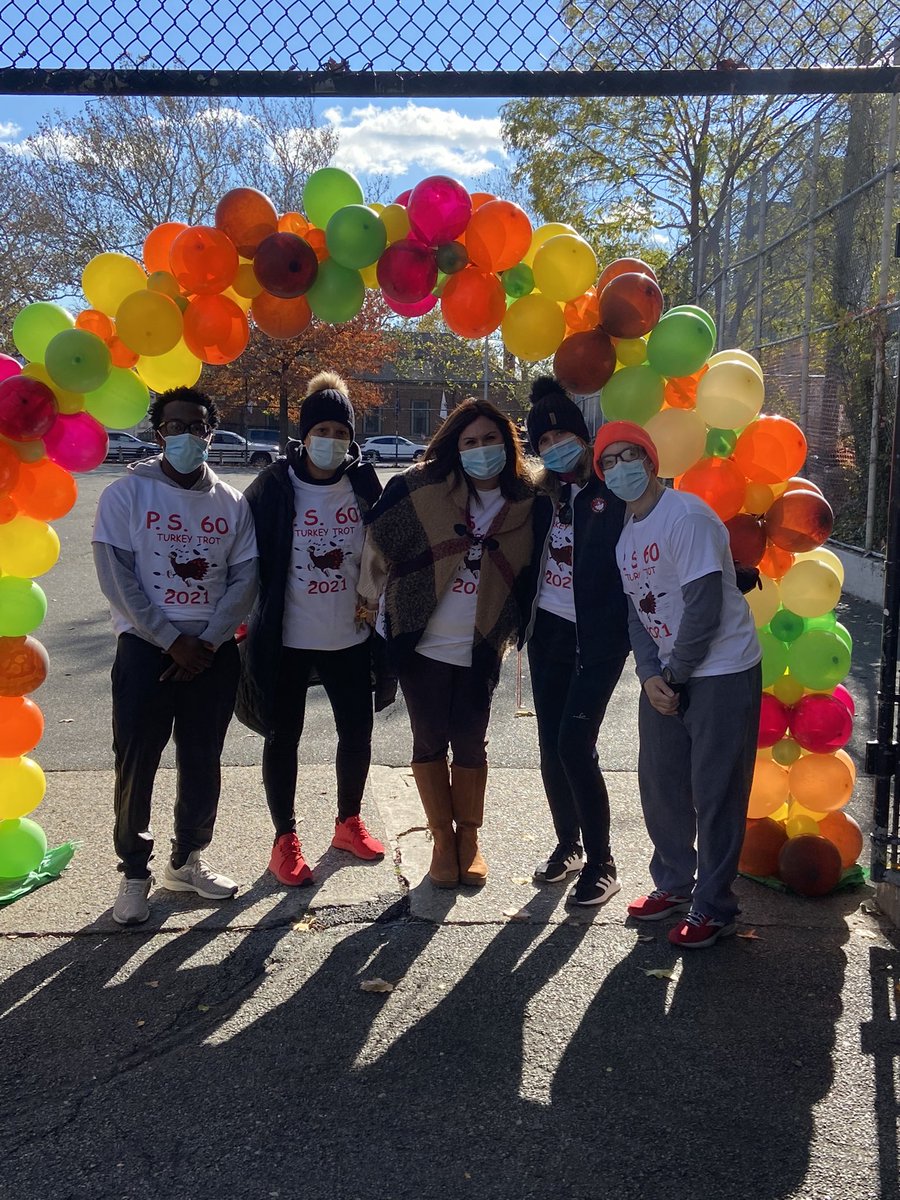 PhysEd_60Q's tweet photo. Today was @PS60queens Annual Turkey Trot ! It was so much fun and a great time. Thank you @literacy_fox  for continuing the Turkey Trot Tradition. A special shout-out to @NYPD102Pct and Officer Esposito! @District27NYC @UFT @JennCarry_on. https://t.co/jRqM5tQrQK