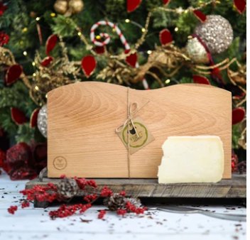 AislingRoche1's tweet image. How about supporting small Irish businesses? Just for Xmas we've limited edition collab with 4 other local businesses. Sheep's Milk Soap, Sheep's milk fudge, artisan sheep's milk chocolates. A hand-made wooden Irish cheese board. Would ♥️ RTs velvetcloud.ie