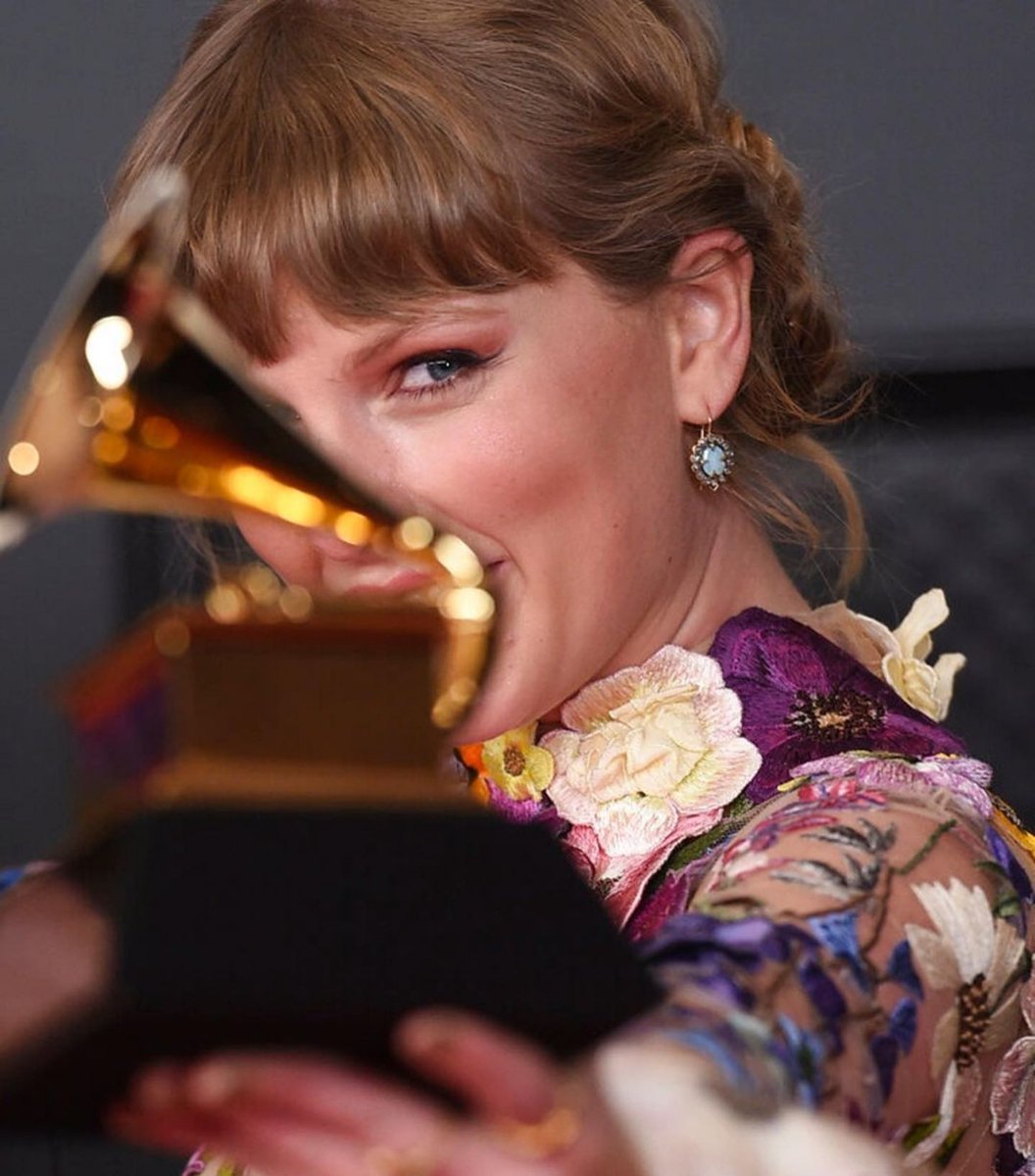 🏆 | 'evermore' RECIBE NOMINACIÓN A "Álbum del Año" EN LOS #GRAMMYs 2022!!