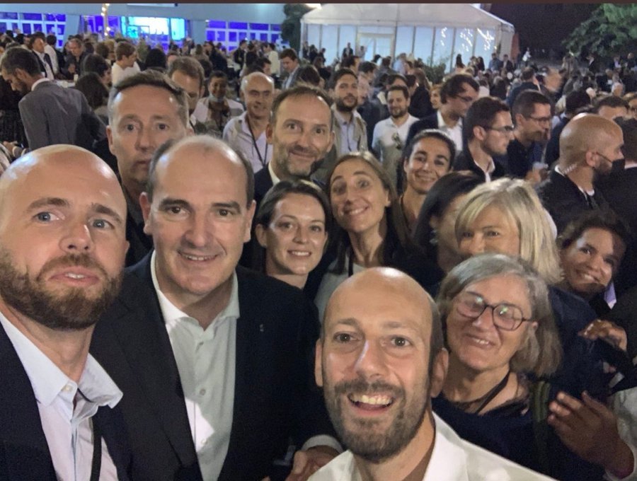 LLP_Le_Vrai's tweet image. Vous vous rendez compte si #Castex meurt du #Covid19 c&apos;est sa gamine de 11 en qui en portera la responsabilité !
Ces gens sont indignes. Ils ont quitté l&apos;humanité depuis longtemps...